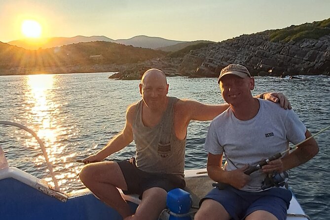 4 Hour Fishing and Swimming Boat Experience in Schisma Eloundas - Lunch on board: why the food is part of the experience