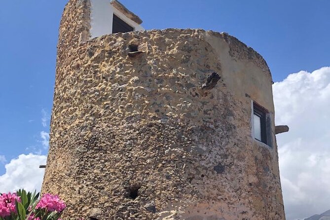 All day road trip from the North mountains to the South beaches - The food schedule: raki, dakos, sfakiani pie, and proper local meals