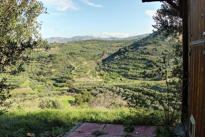 Battle of Crete WW2 Private Tour (price per group of 6) - Souda Bay War Cemetery and the 42nd Street memorial