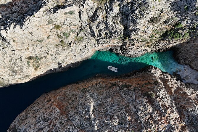 Chania: Boat Rental Almyrida - Snorkeling Gear, Cooler, USB Socket, Speakers: The Comfort Stuff