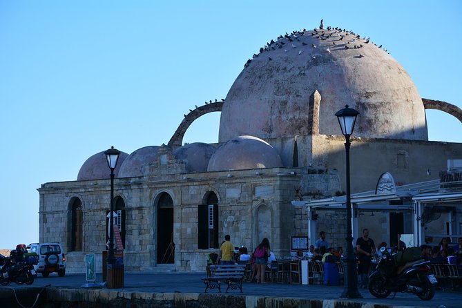 Chania City & Lake Kournas Tour - Guides and transport: what the best days feel like