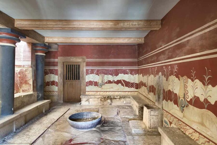 Chania: Knossos Palace - Archaeological museum! - Why Knossos feels different from a normal museum stop