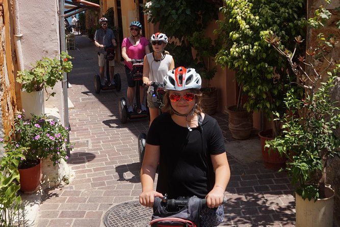 Chania Old City Discovery - Giali Tzamisi and the Coastline Audio Moment