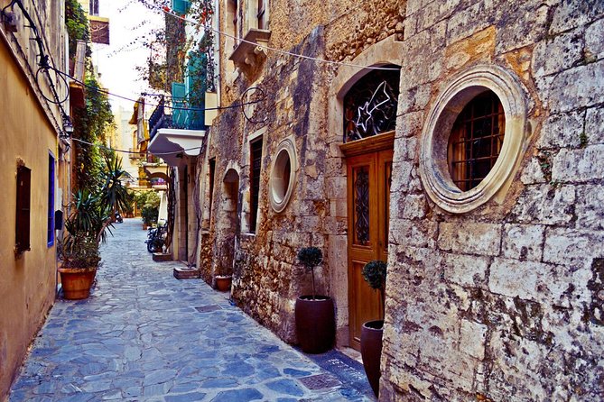 Chania old town and around private tour (price per group of 6) - Minoan Palace ruins at Kasteli hill: the ancient layer under the city