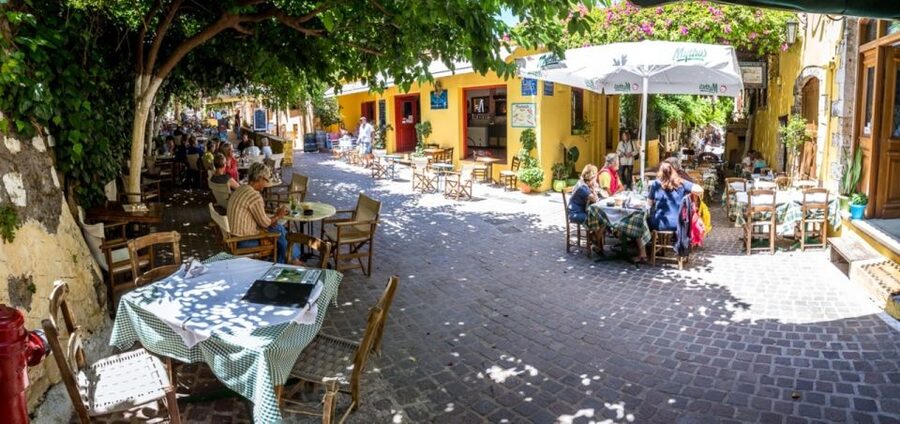 Chania: Private Guided Food and Wine Walking Tour with Lunch - Lunch at a restaurant: where Cretan classics take center stage