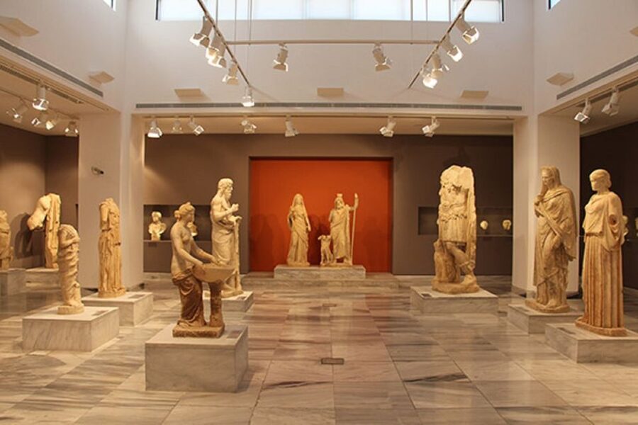 Chania/Rethymno: Knossos Palace & Heraklion City Tour - Knossos Palace: Where the Myths Stop Being Abstract