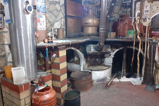 Cretan Wines & Olive oil tour - The treasures of Crete - Thrapsano pottery lab: try an ancient craft (when it’s available)