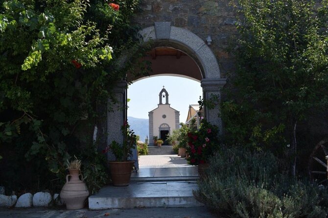 Crete in a Day: Knossos, Soap Workshops, Olive Oil & Wine Tasting - Communication and the Private-Group Feel
