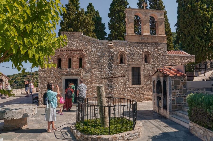Crete: Knossos Palace and Lassithi Plateau Day Tour - Knossos Palace: the guided route through the palace and its myths
