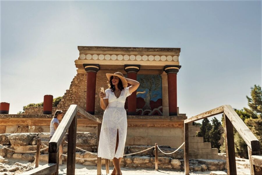 Crete: Knossos Palace and Museum E-Tickets with Audio Guides - Using the app on-site: offline content, phone rules, and real-world hiccups