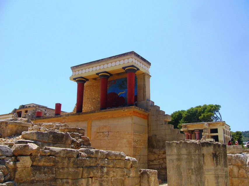 Crete: Knossos Palace & Heraklion Guided Tour - Heraklion Archaeological Museum: 5,500 years, then back out into town