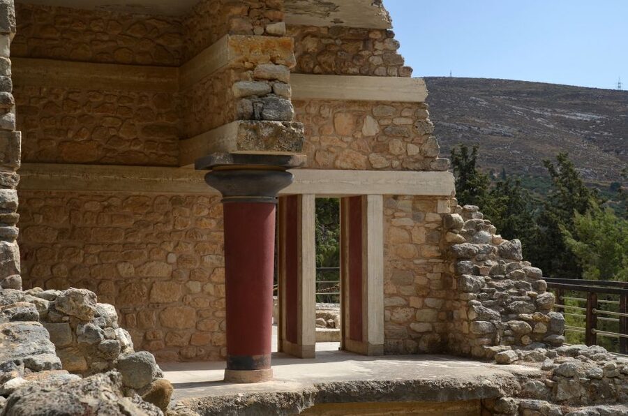 Crete: Knossos Palace & Heraklion Guided Tour - Knossos Palace with a guide: what makes it worth the ticket