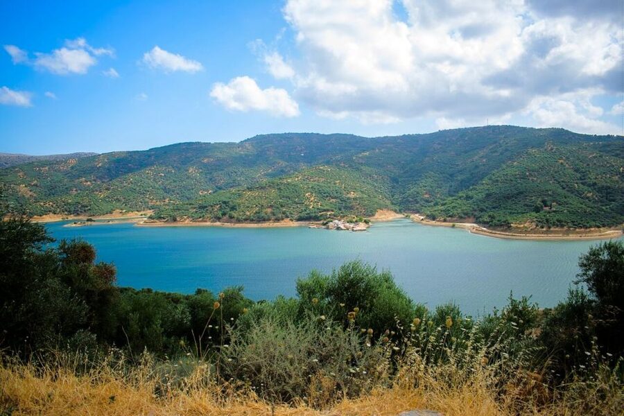 Crete: Lasithi Plateau and Cave of Zeus Off-Road Safari Tour - Aposelemis Dam and Sfendili: When Old Houses Float in Your Photos