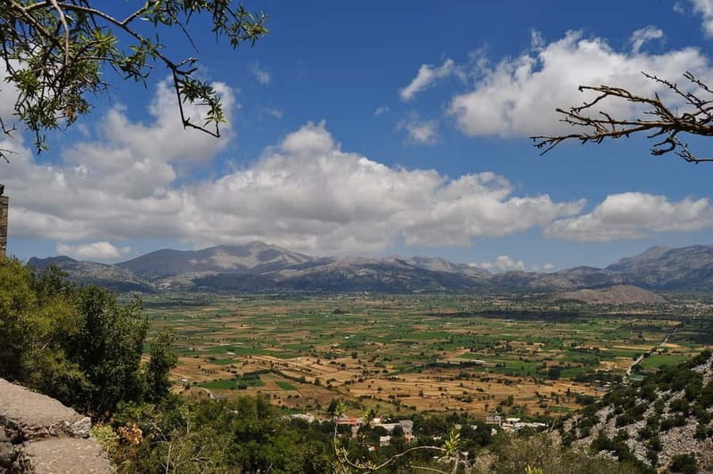 Crete: Lasithi Plateau and Knossos Palace Day Tour - Kera Kardiotissa Monastery: Mary’s Icon, Fortified Walls, and 14th-Century Murals