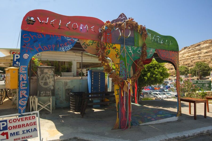 Crete: Matala Beach and Hippie caves, Red beach - Hippie caves in Matala: the €5 decision and the walking reality