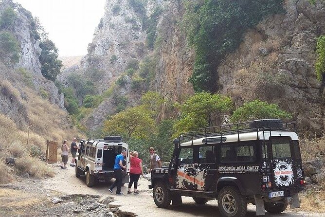 Crete's Wine and Olives Safari Tour from Chania - Lunch in a Mountain Taverna: The Part That Makes the Day Feel Cretan
