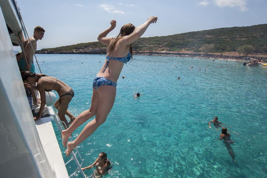 Crete: Spinalonga, Elounda, & Agios Nikolaos Boat Tour & BBQ - Arriving at Spinalonga: Why This Island Feels Different