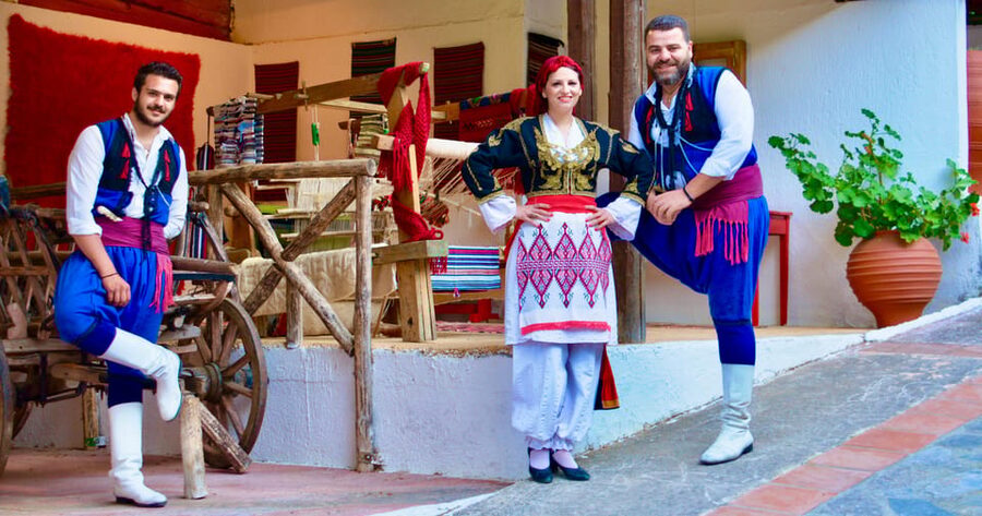 Crete: Traditional Cretan Night: Live Show and Dinner - Meze buffet and dinner: what you’re likely to taste