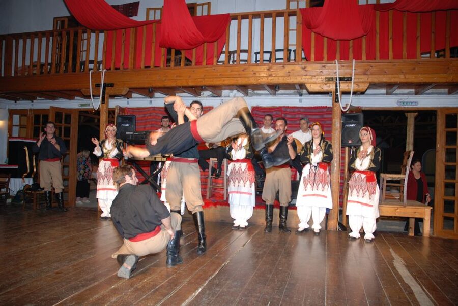Crete: Traditional Dance Show and Buffet Dinner with Wine - Price and logistics: why $34 can be a solid deal