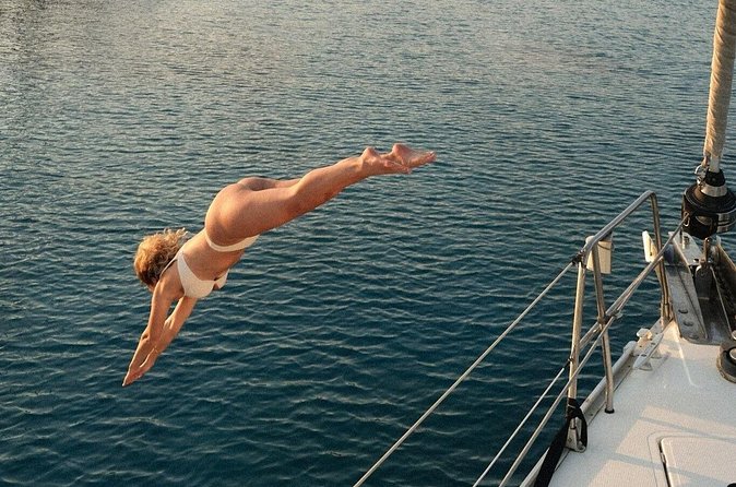 Daily cruises to Dia Island with All -Inclusive Meal and drinks - Value check: why $78.02 feels fair