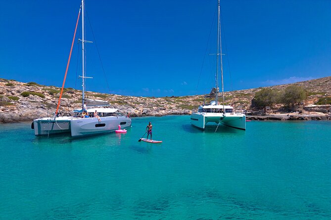 Dia Island Catamaran – Premium Lunch, Open Bar, Small Group - A Small-Group Catamaran Day to Día Island