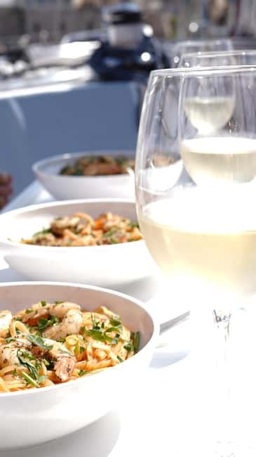 Dia Sailing Cruise With All-inclusive Meal And Drinks - Sunset Cruise: Why the Return Trip Matters