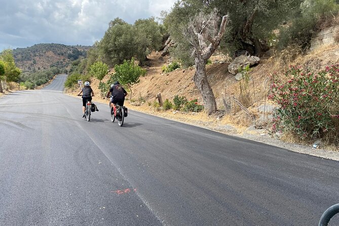 Discover the unknown side of Crete by E-Bike - Stop 4: Pentamodi—traditional houses and narrow roads