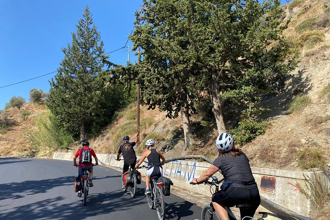 E-Bike Tour with Wine Tasting in Dafnes, Heraklion - Stop 5: Siva village wine tasting with Cretan snacks