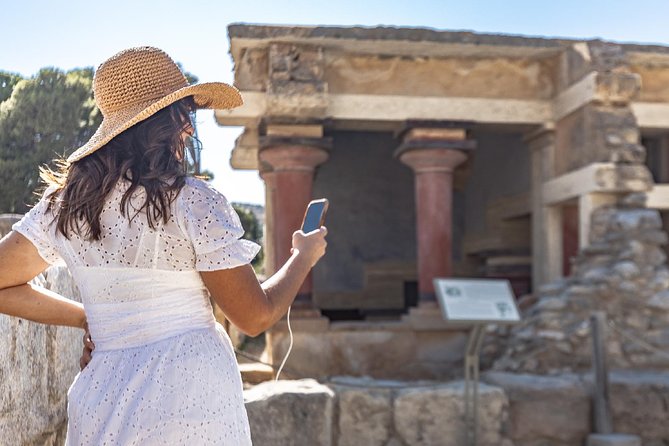 E-Ticket & Audio Tour for Knossos Palace: Unlock Minoan Majesty - When to go: opening hours, crowds, and the smart start time