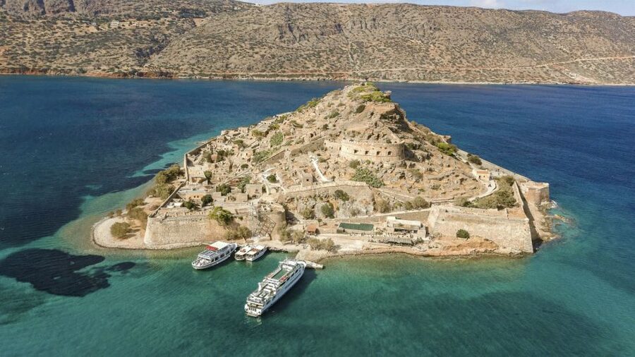 Elounda: Spinalonga Guided Boat Tour with BBQ and Swimming - BBQ lunch onboard: what you actually get to eat