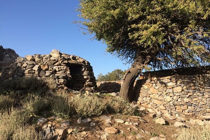 Explore the White Mountains of Crete - Nteres and Deres: the valley start with coffee and first big viewpoints