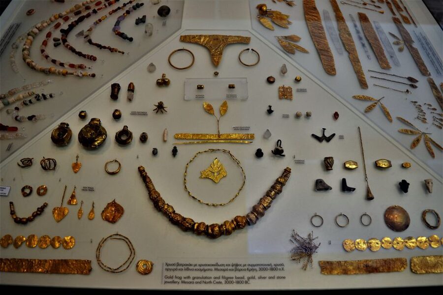 From Chania: Full-Day Heraklion Highlights Guided Tour - Heraklion Archaeological Museum: where artifacts make the myth feel real