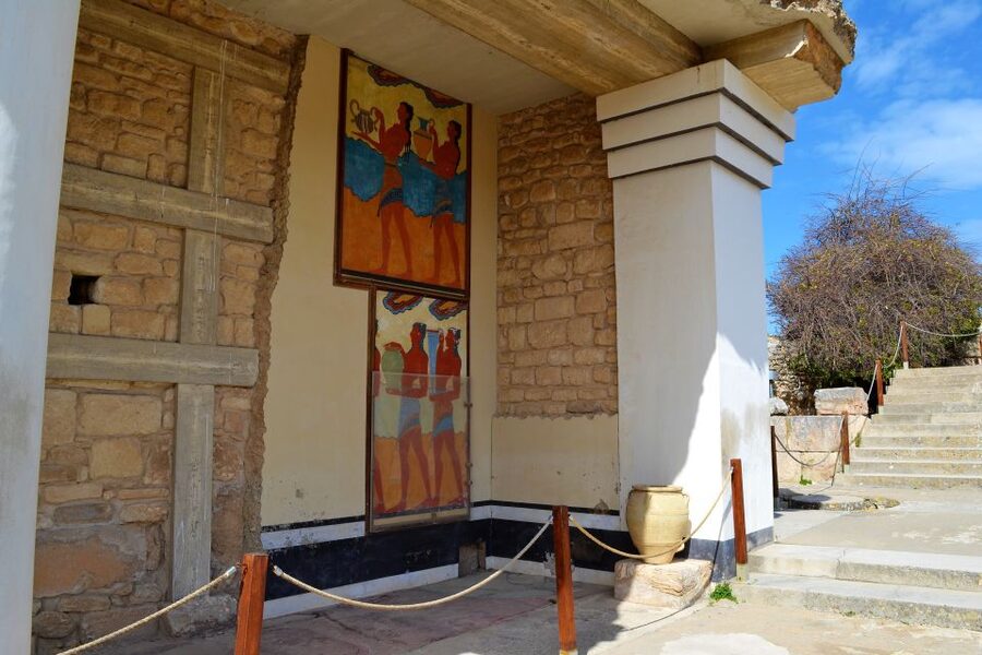 From Chania: Full-Day Heraklion Highlights Guided Tour - Heraklion town walk: Venetian fortress area, harbor views, and church stops