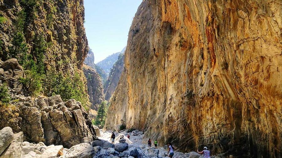 From Chania/Rethymno: Samariá Gorge Guided Hike with Pickup - Omalos pickup and the early start: getting to the wooden stairs