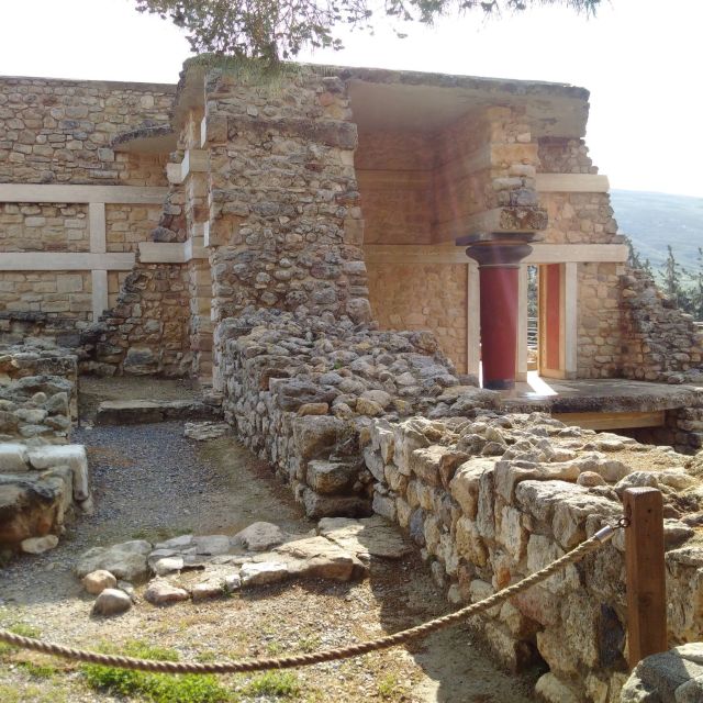 From Heraklion: Knossos Palace Entry Ticket and Private Tour - Inside the Labyrinth: what you’ll actually focus on