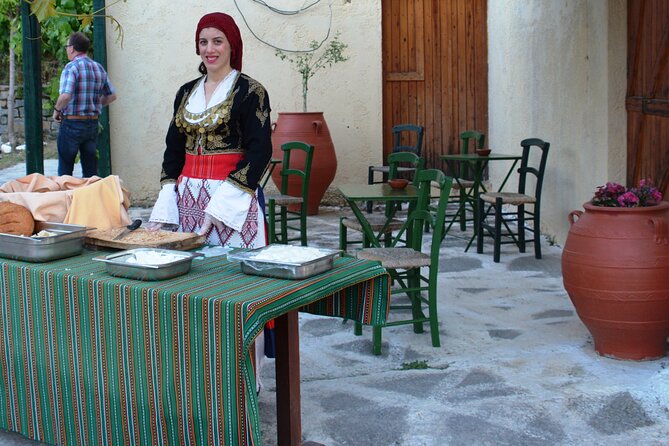 From Heraklion & Malia: Cretan Folklore Night with Buffet - Wine, the Lyra, and the Rhythm of the Evening