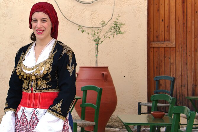From Heraklion & Malia: Cretan Folklore Night with Buffet - Group Size and the Live-Show Comfort Level