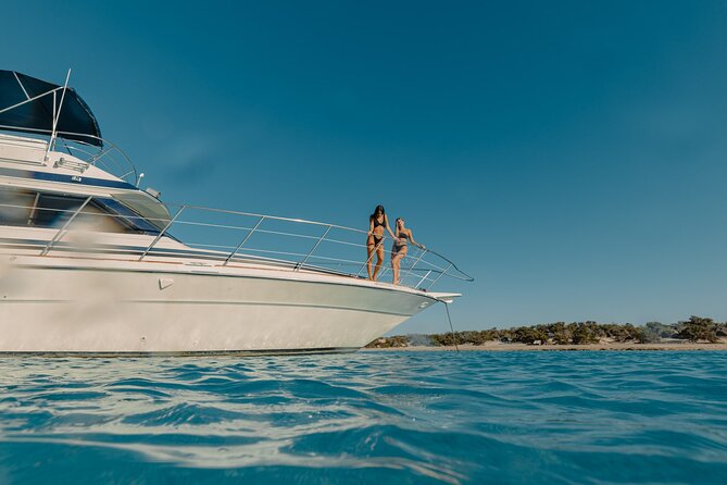 From Ierapetra: Day Cruise with Luxury Yacht to Chrissi island - Stop 2: Yacht lunch plus a second bay visit (food with a view)