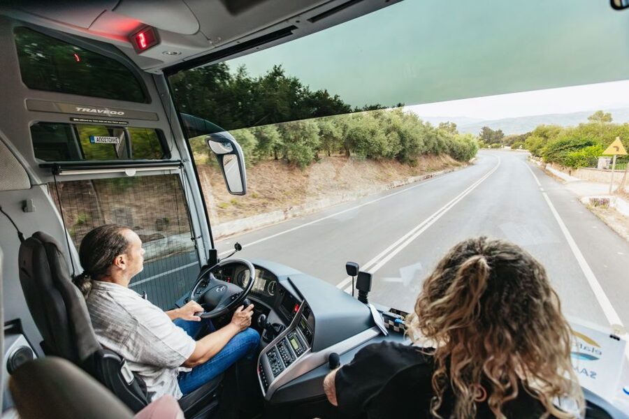 From Rethymno: Samaria Gorge Full-Day Trek, Pickup & Guide - Omalos to the gorge entrance: how the guide briefing actually helps