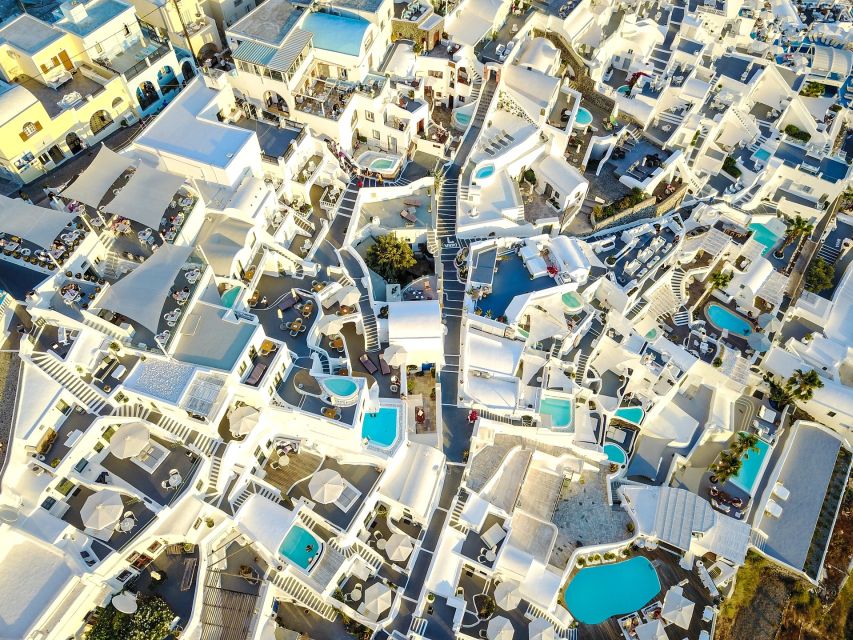 From Rethymno: Santorini Guided Tour and Cruise from Crete - Santorini by bus: how the guide helps you see more with less time