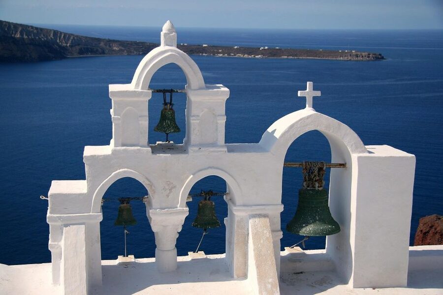 From Rethymno: Santorini Guided Tour and Cruise from Crete - Oia free time (1.5 hours): classic white-and-blue streets and a crowd reality check