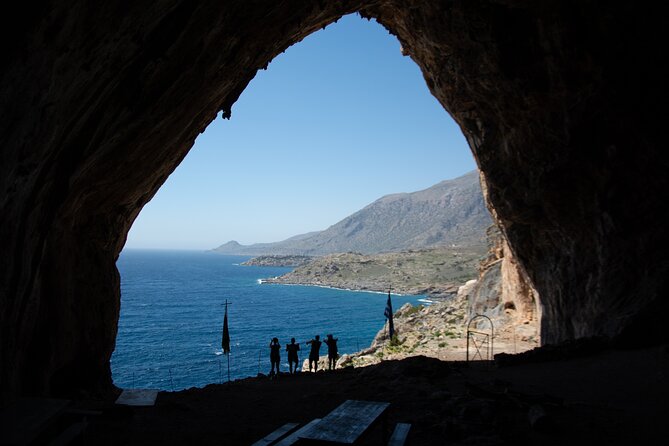 Full-Day Hiking and Running Adventure in South Crete - Koudoumas Abbey: the calm prep before the effort