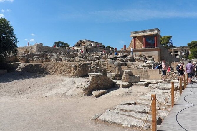 Full-Day Knossos and Heraklion Tour from Chania and Rethymno - From Chania to Knossos: the bus ride you should plan for