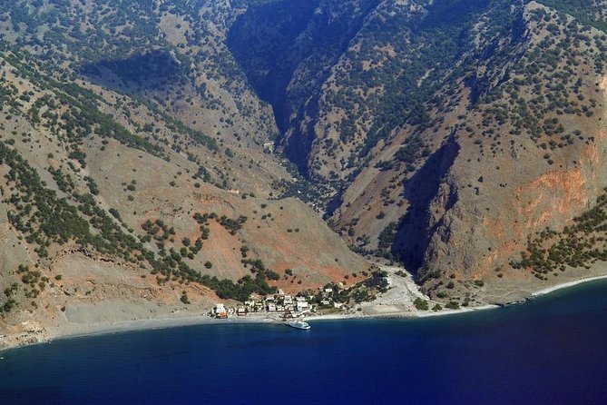 Full Day Tour Samaria Gorge From Rethymno - Guides in action: what good guiding changes on this hike
