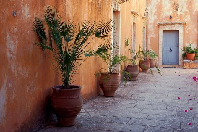 Full-Day West Crete Tour: Chania & Rethymnon Old Town and Kournas Lake - Pickup, timing, and the reality of a long bus day
