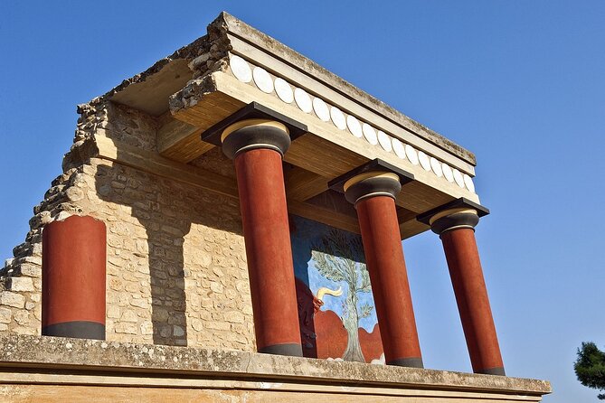 Guided Tour to Knossos Palace & Heraklion - Heraklion old town walk: Venetian walls, Lion Square, and the city layers