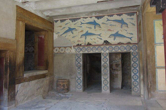 Guided Tour to Knossos Palace & Heraklion - Picking the right day: language channels and pace at Knossos