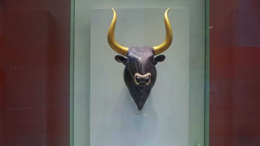 Heraklion Archaeological Museum Ticket & Audio Guide - The museum’s big selling points: Phaistos Disk and bull-leaping fresco
