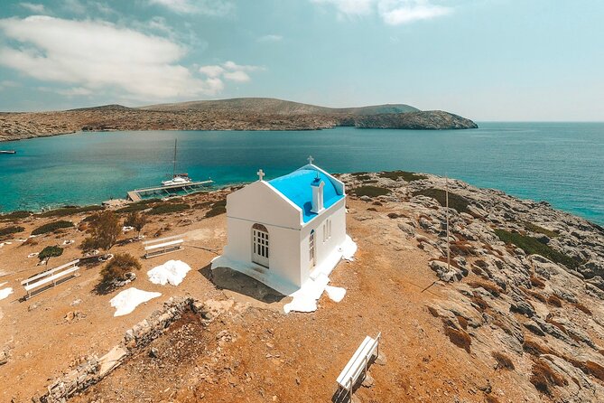 Heraklion: Catamaran Cruise to Dia with Sunset, Meal & Bar - The Crew and the Little Things That Save Your Day