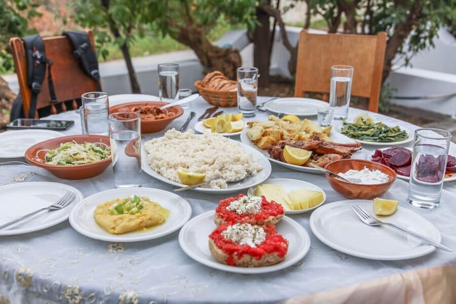 Heraklion City: Greek Food Tasting Walking Tour - Sit-down meal at a charming taverna: dakos, moussaka, kalitsounia